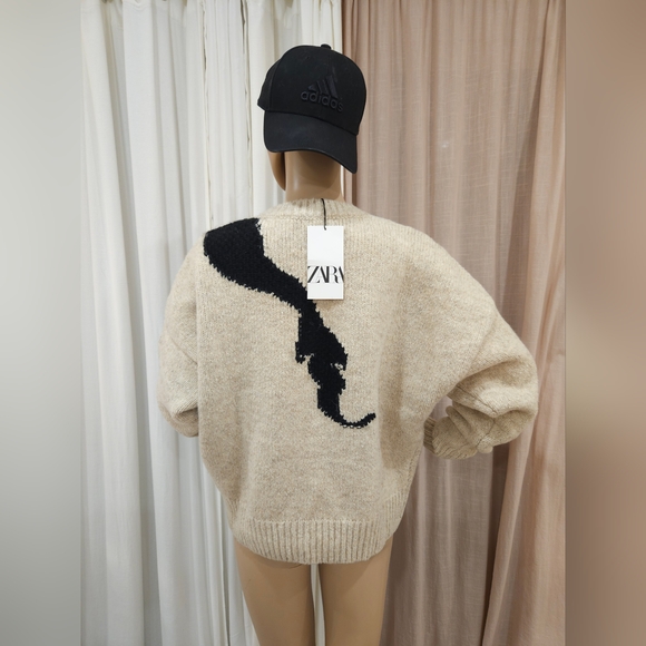 2024 New Year Asia Region Exclusive Limited Edition/BEADED DRAGON DESIGN SWEATER - Picture 10 of 16